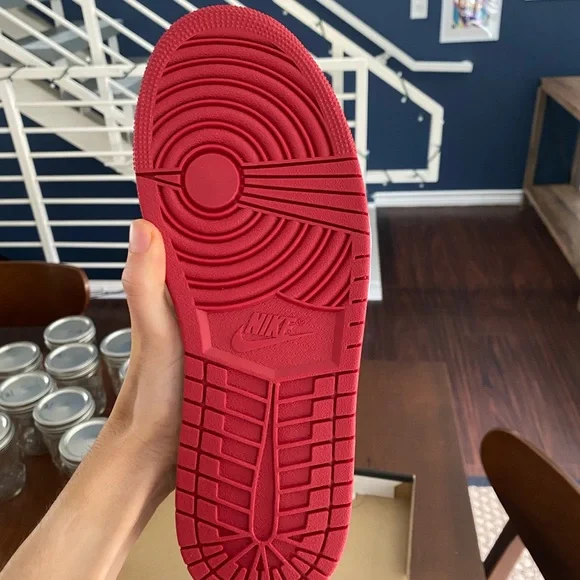 Nike Air Jordan 1’s Size 9 - Picture 3 of 6